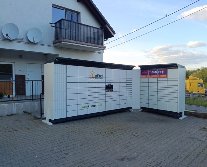 Paczkomat SLN01BAPP Na parkingu