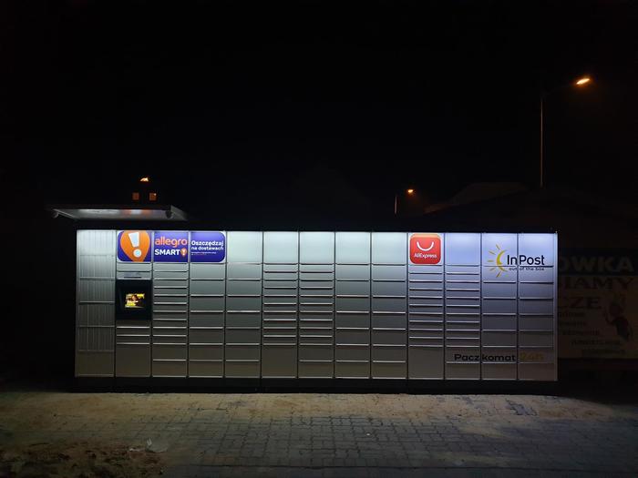 Paczkomat SLN01M przy restauracji "Bajka"