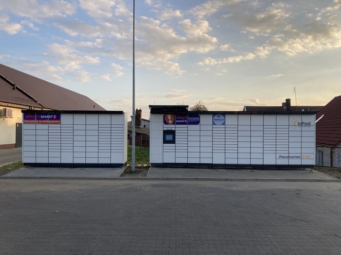 Paczkomat SLN02M przy parkingu Dino