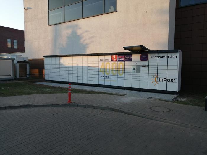 Parcel Locker SLS01N Po lewej stronie od wejścia do Galerii