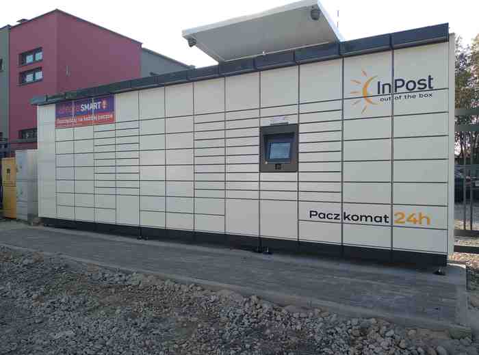 Paczkomat SLS05M Na parkingu
