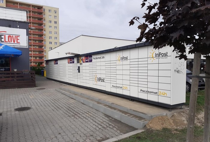 Paczkomat SLU05N Parking przy sklepie Żabka