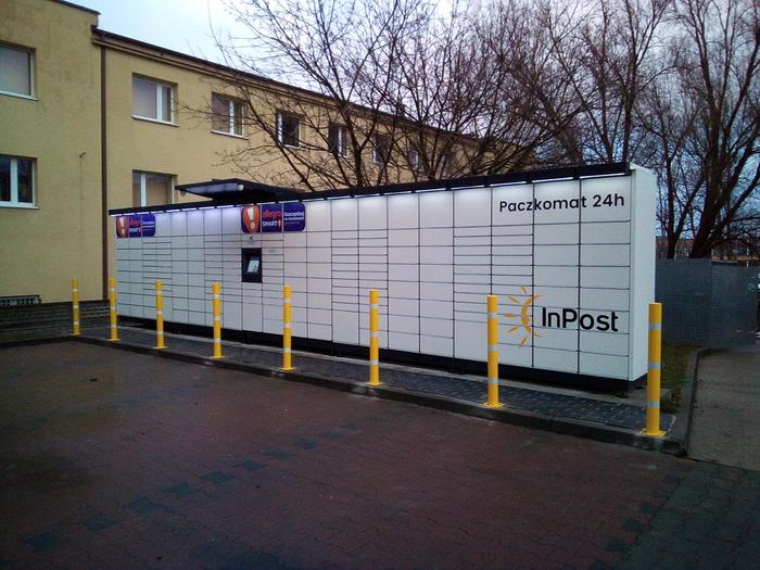 Paczkomat SLU06M Przy parkingu Lidla