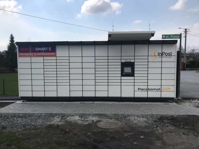 Paczkomat SLX02M przy drodze