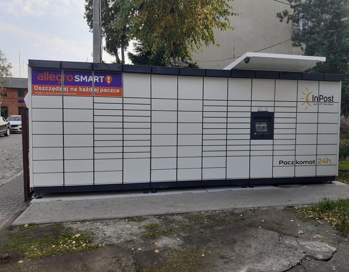 Paczkomat SMC02M Obok sklepu