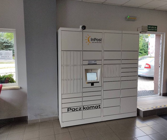 Paczkomat SMCZ01HP w sklepie na stacji