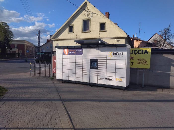 Paczkomat SMI04M Parking przy sklepie