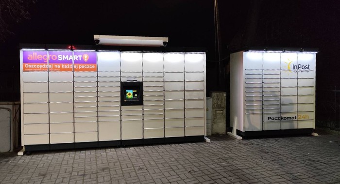 Paczkomat SMIL01M Przed wjazdem do OSP