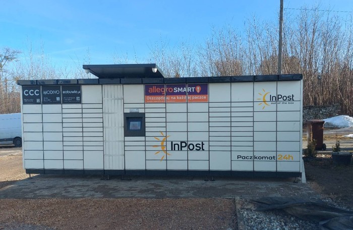 Paczkomat SMIQ01M Parking Ośrodka Zdrowia Siemonia