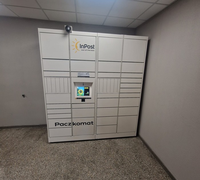 Paczkomat SND01HP W szpitalu przy kiosku