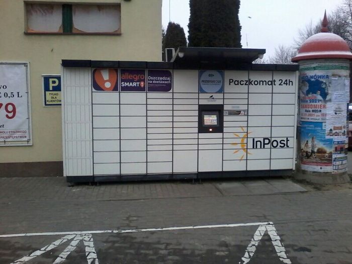 Paczkomat SND02M Przy wejściu do Sklepu Familia