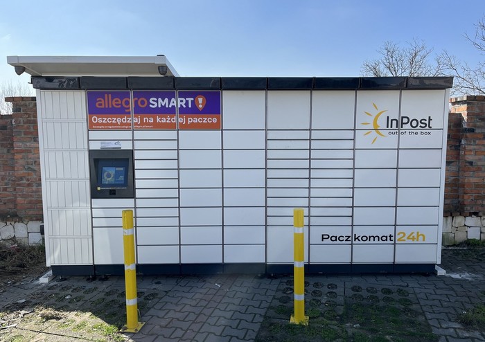 Paczkomat SND08M Przy sklepie Delikatesy Centrum
