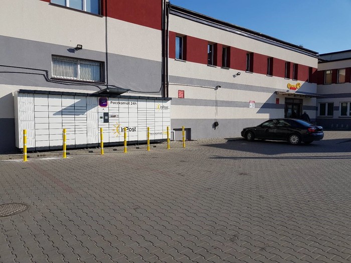 Paczkomat SNK01N Przy sklepie Gram Market
