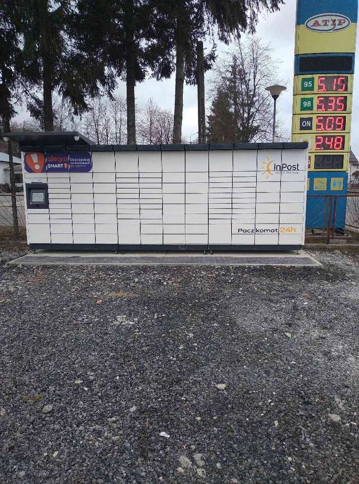 Parcel Locker SNZ01M Na parkingu