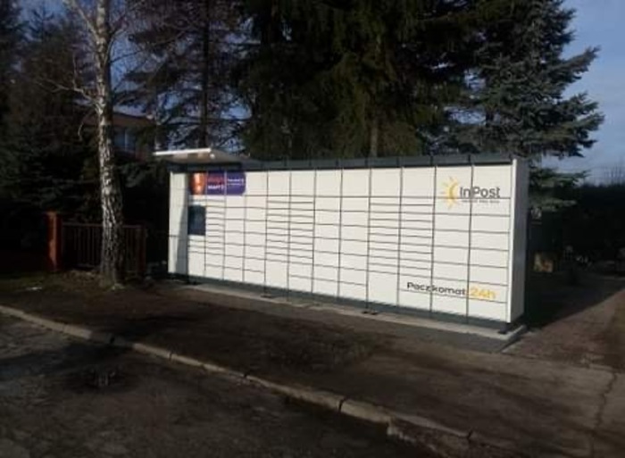 Paczkomat SOI01M Naprzeciwko przedszkola samorządowego