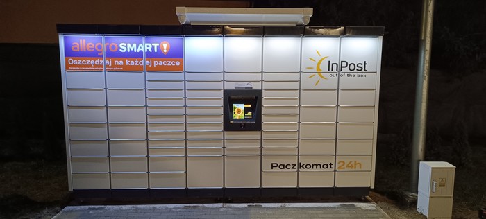 Paczkomat SOO03M Boczny parking