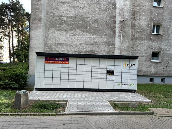 Paczkomat SOP02BAPP przy obiekcie mieszkaniowym