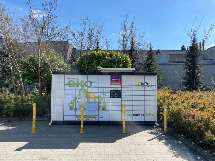 Paczkomat SOS02APP Na parkingu sklepu Aldi