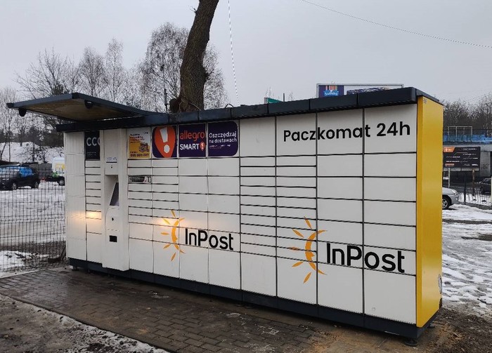 Paczkomat SOS10A Przy Autokomisie Auto Import GABI