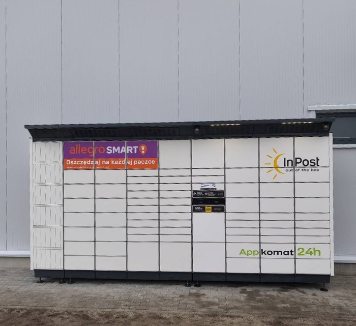 Parcel Locker SOS12BAPP Na parkingu