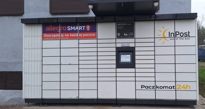 Paczkomat SOS16M Przy bocznej ścianie
