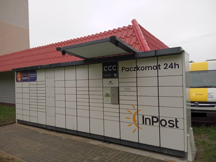 Paczkomat SOS19N Obok sklepu