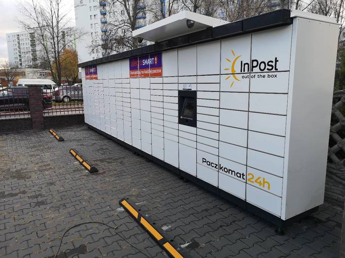 Parcel Locker SOS48M Na Parkingu samochodowym