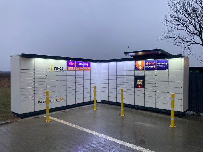 Parcel Locker SOZ01M Na wprost wjazdu na parking