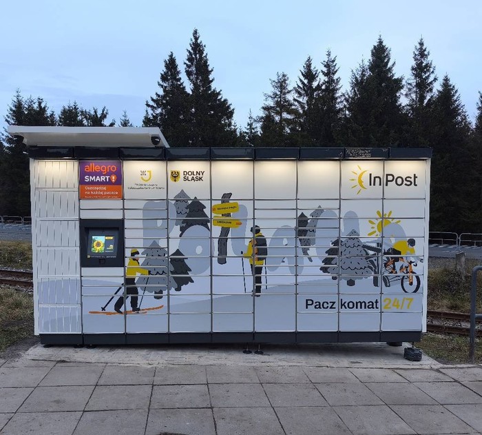 Parcel Locker SPA04M Przy budynku na  Polanie Jakuszyckiej.