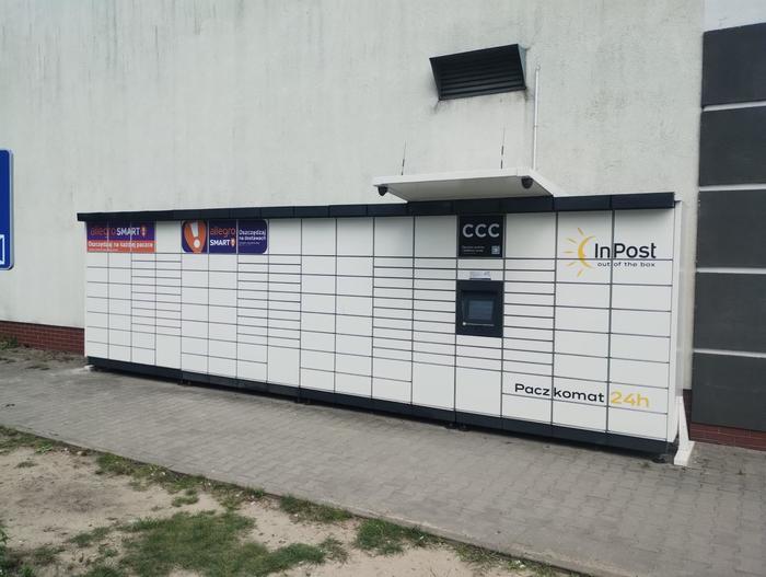 Paczkomat SPC02M Parking przy Delikatesach Centrum od strony UM