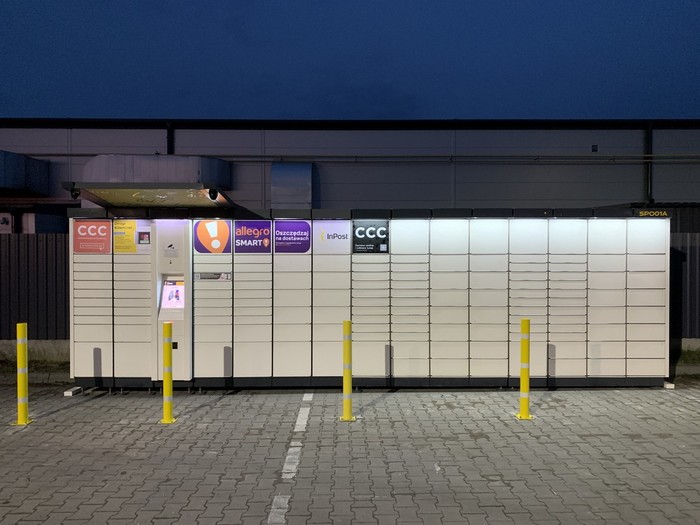 Paczkomat SPO01A parking za stacją przy myjni