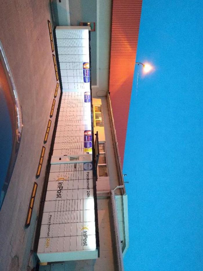 Paczkomat SPO03A Przy sklepie Topaz, na tyłach parkingu