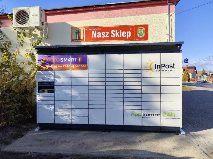 Paczkomat SQM01BAPP Przy sklepie