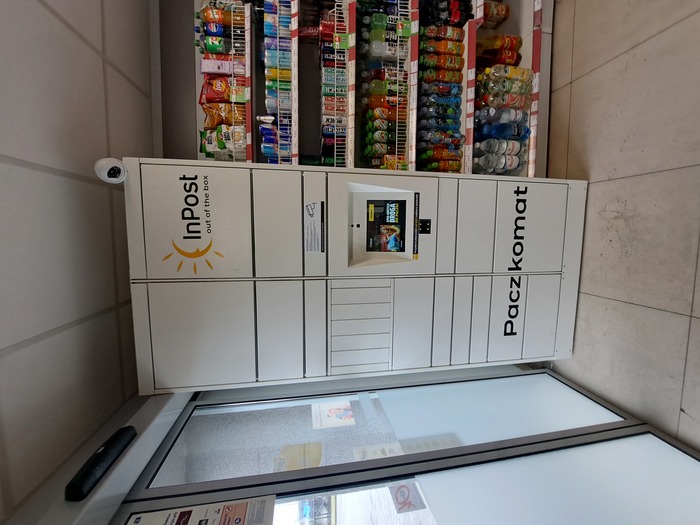Paczkomat SQX01HP Na stacji Moya