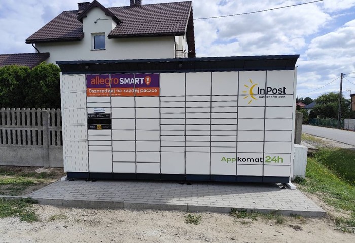 Paczkomat SRD03BAPP Przy drodze dojazdowej do posesji Podgórze 85