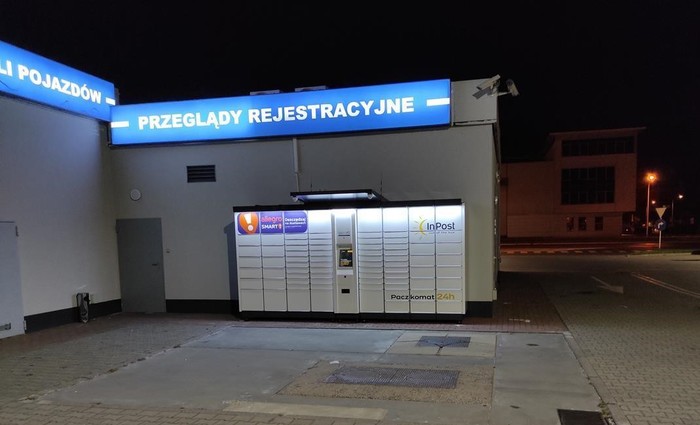 Paczkomat SRD05A Na parkingu przy stacji paliw SHELL