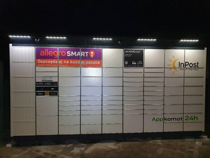 Paczkomat SRD05BAPP Na parkingu przed hurtownią Cytrex