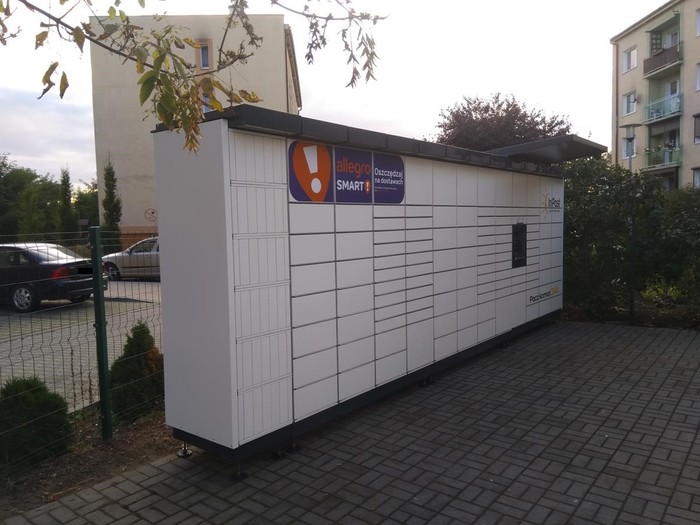 Paczkomat SRE07M Przy budynku usługowo-handlowym