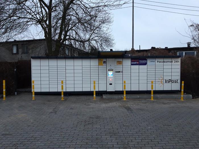 Paczkomat SRK01A Parking przed Delikatesami Centrum