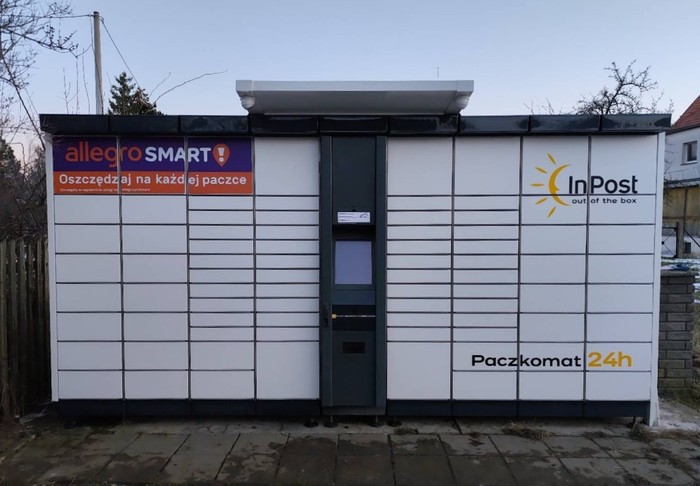 Поштомат SRP01A Po lewej stronie od sklepu
