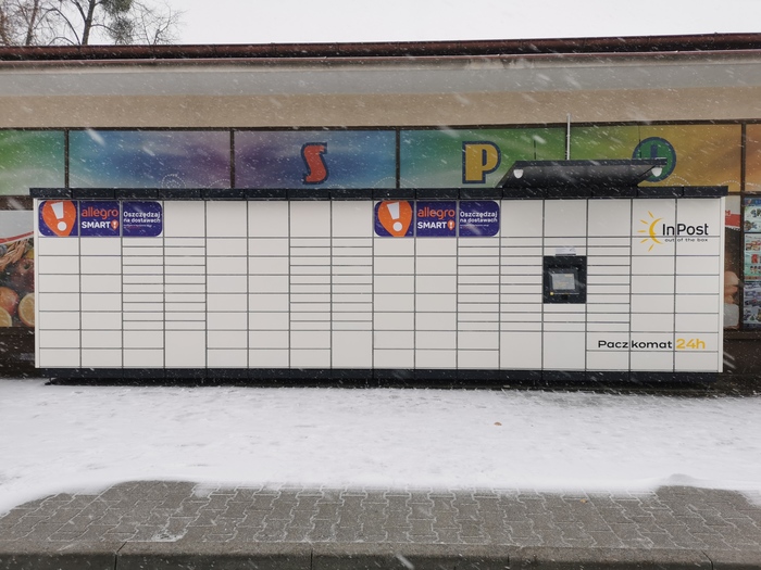Paczkomat SRW06M Przy sklepie Społem