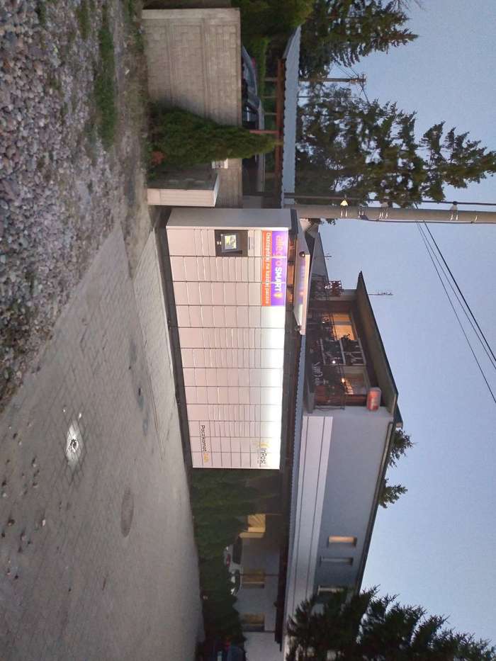 Paczkomat SSE01M przy stacji kontroli pojazdów
