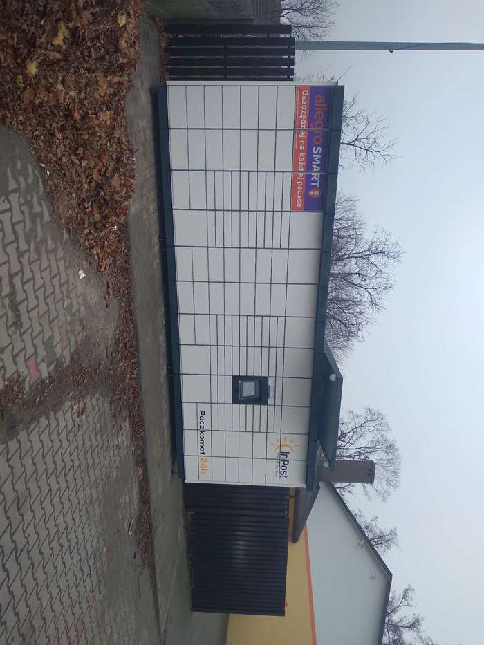 Paczkomat SSI02M parking przy sklepie
