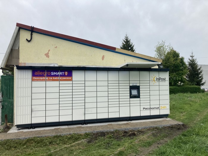 Paczkomat SSU01M przy sklepie ABC