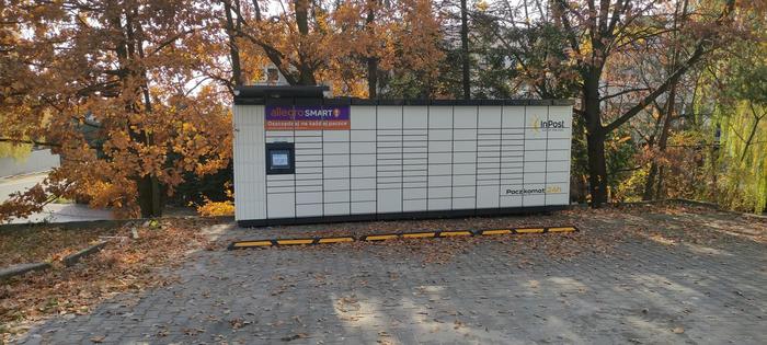 Paczkomat SSW07M Parking przy sklepie
