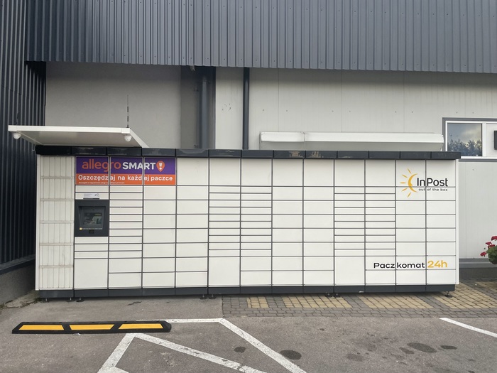 Parcel Locker SSW08M parking przy markecie Helena