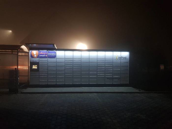 Paczkomat SSZ02M Boczny parking sklepu