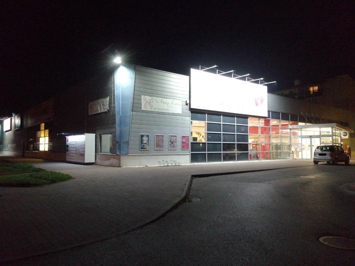 Paczkomat STA04M Po lewej stronie od wejścia