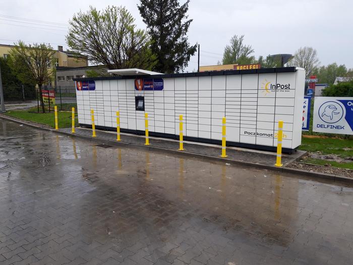 Поштомат STA06M Parking po lewej stronie od wejścia