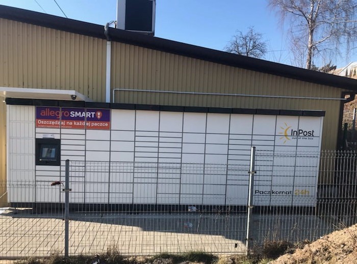 Parcel Locker STA13M przy sklepie spożywczym